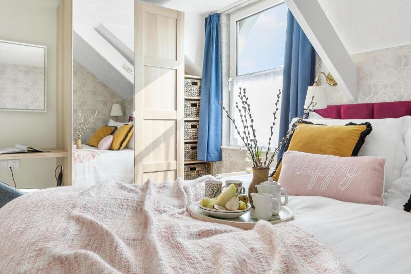 Deluxe King Room image 4