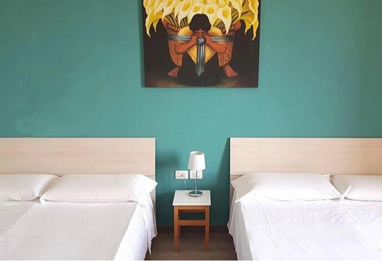 Double Room with Private External Bathroom and Sea View image 3