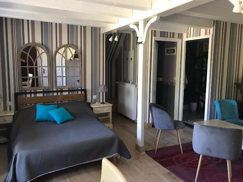 Standard Family Room image 4