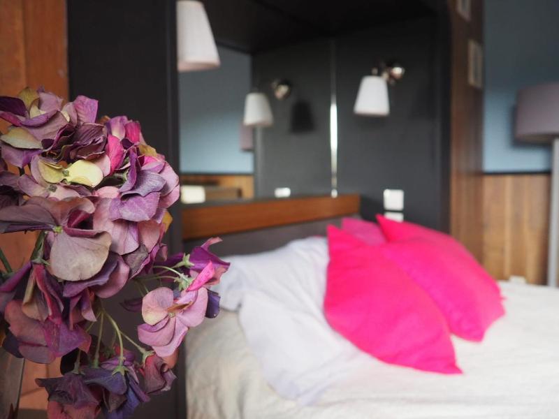 Standard Double Room image 4