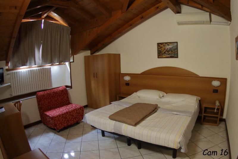 Double or Twin Room image 2
