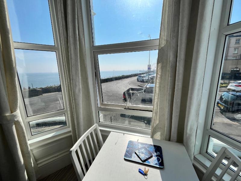 Studio with Sea View image 3