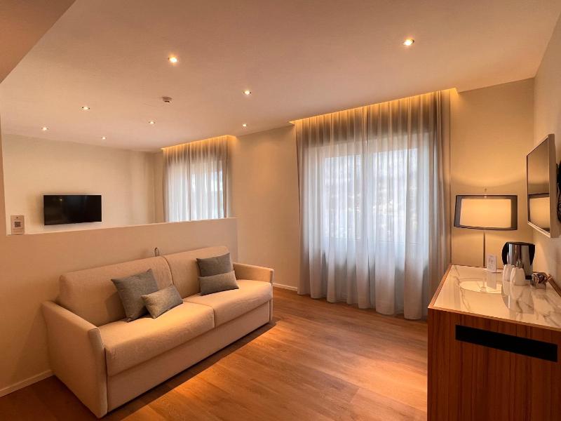 Junior Suite with Sea View image 4