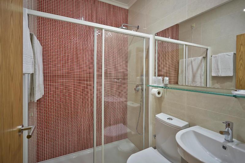 Triple Room with Private Bathroom image 2