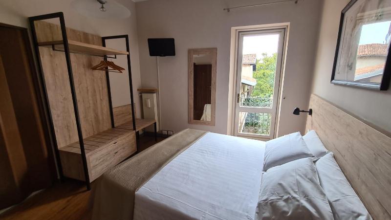 Double or Twin Room image 4