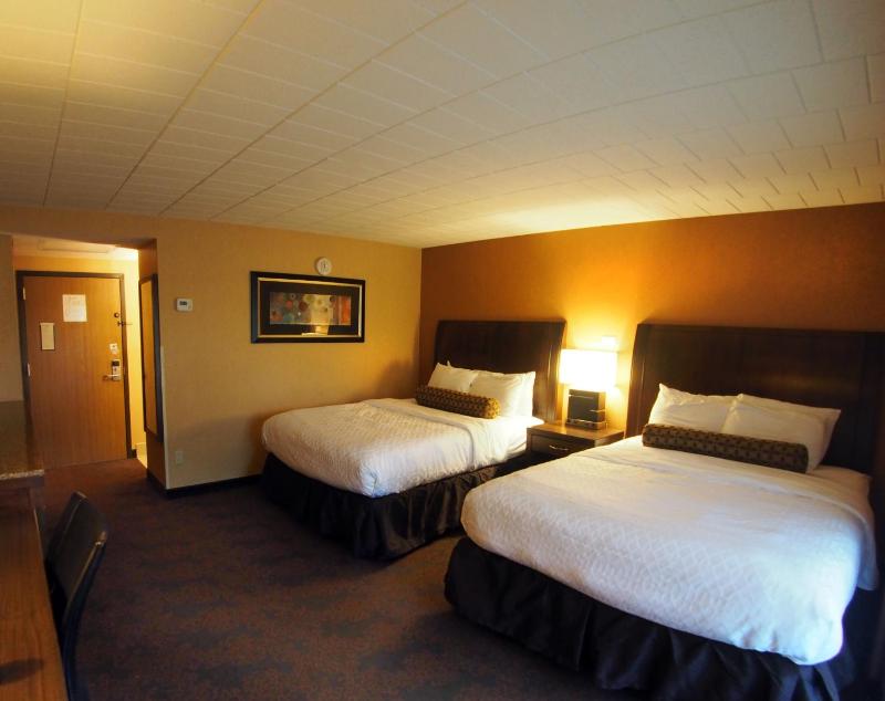 Queen Room with Two Queen Beds with Balcony image 3