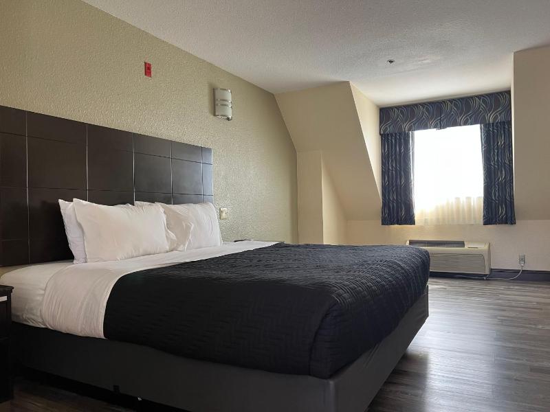 King Room with Mountain View image 2