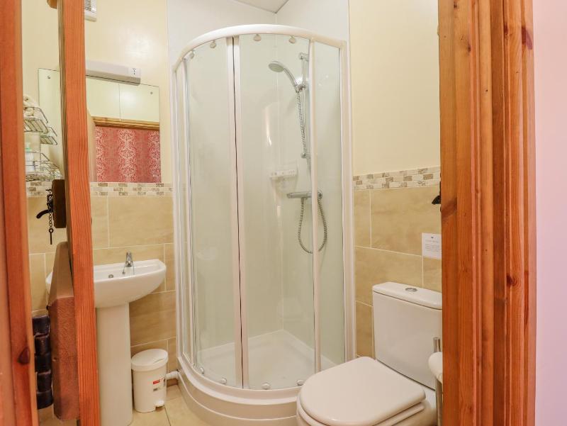 Hayloft Cottage - image 8