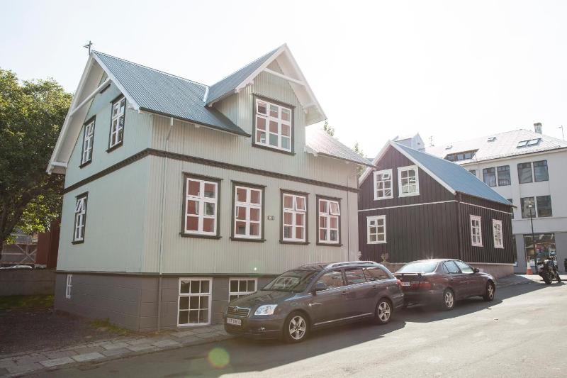 Old Charm Reykjavik Apartments - image 13