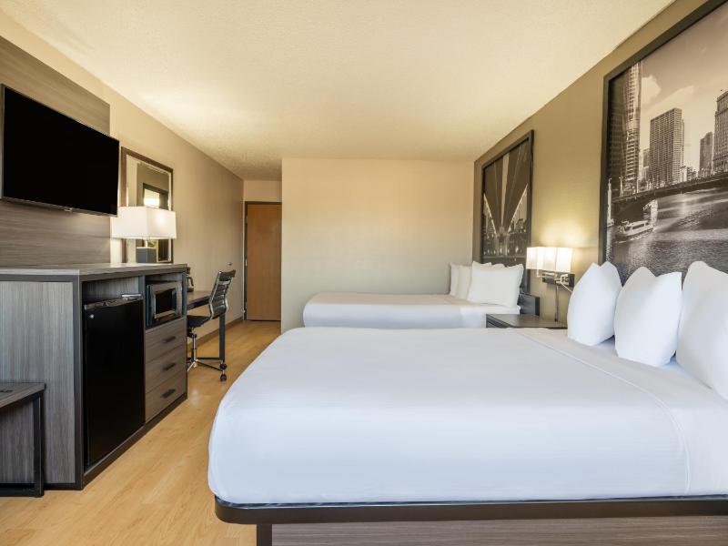 Queen Room with Two Queen Beds - Non-Smoking image 3