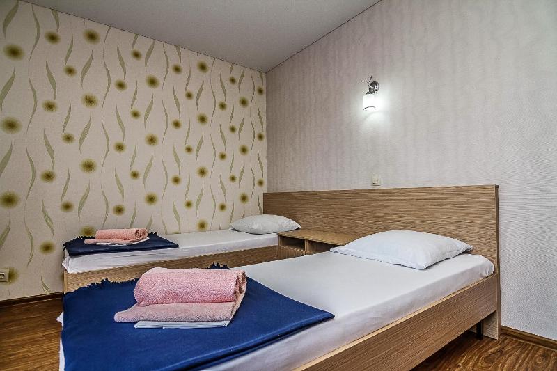 Twin Room with Shared Bathroom image 3