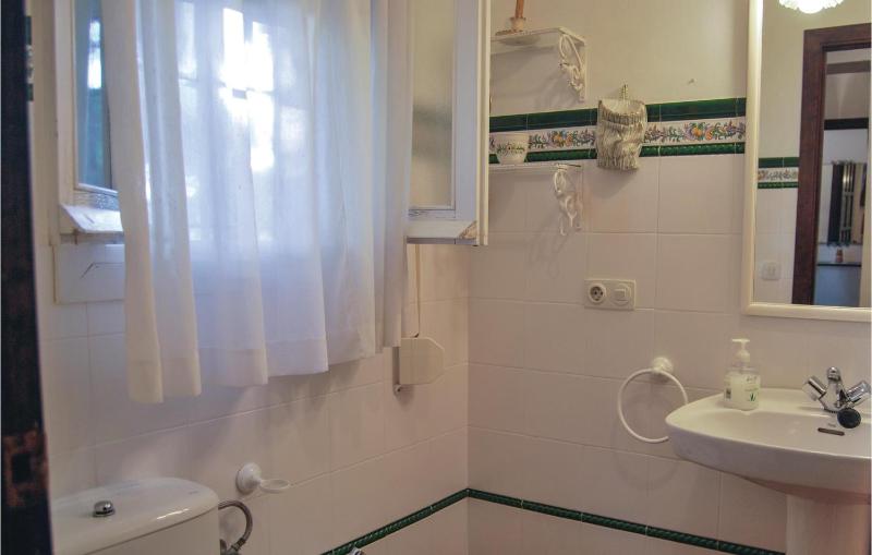 Four-Bedroom Holiday Home image 3