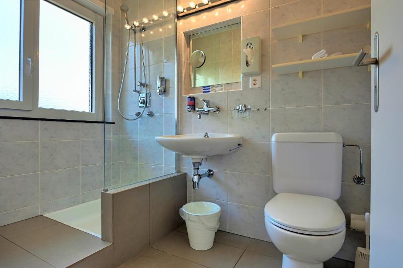 Economy Double Room image 2