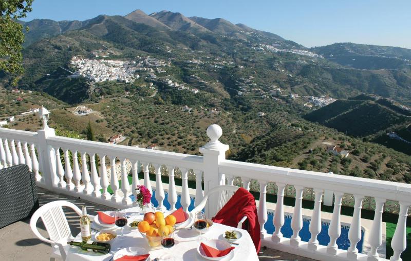 Beautiful Home In Árchez - image 11