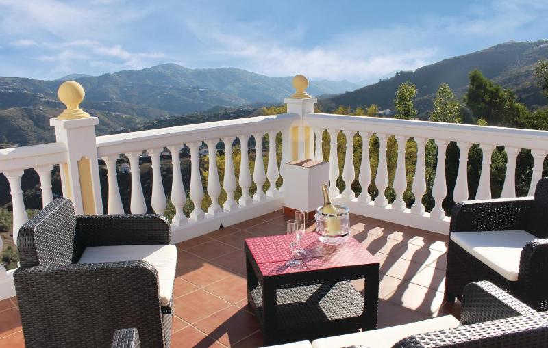 Beautiful Home In Árchez - image 16
