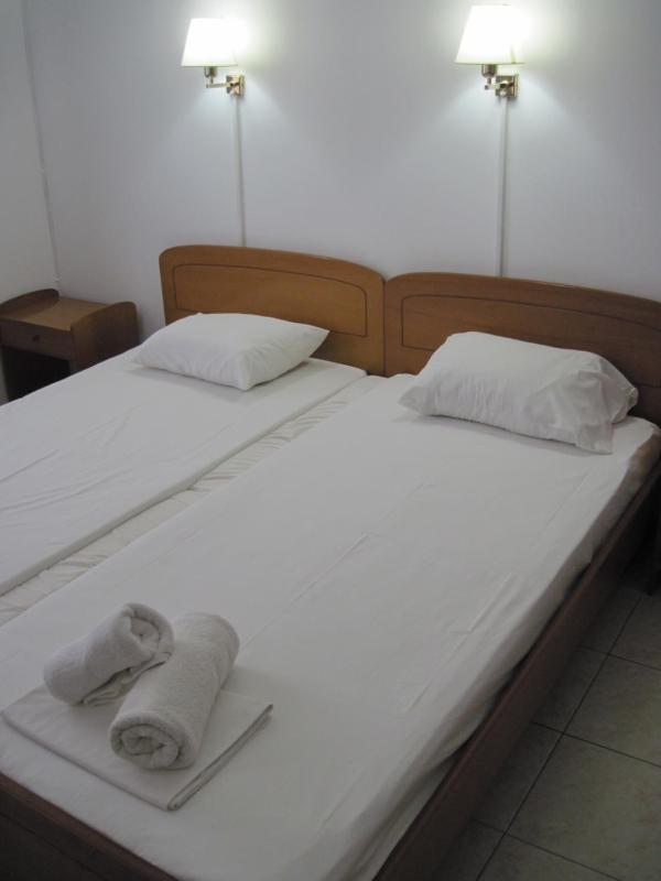 Family Two-Bedroom Apartment with Side Sea and Garden View image 3