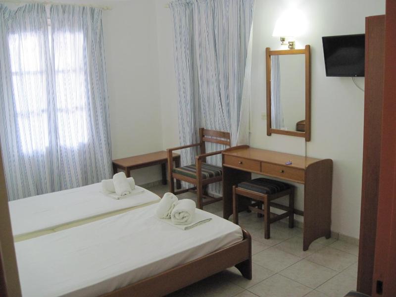 Family Two-Bedroom Apartment with Side Sea and Garden View image 4