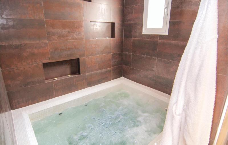 One-Bedroom Holiday Home image 3