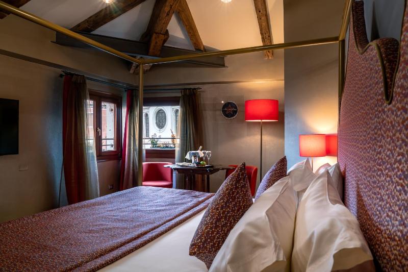 Deluxe Double Room with Canal View