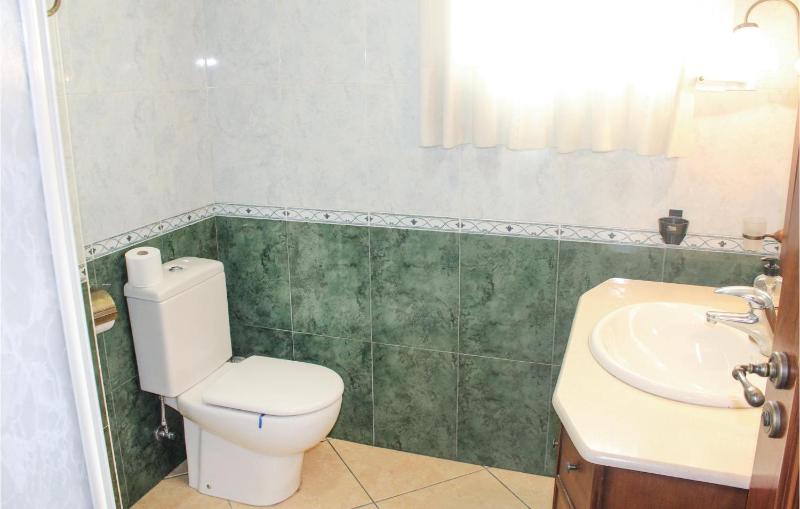 Five-Bedroom Apartment image 3