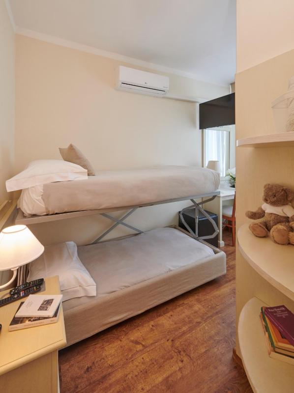 Single Room with Mountain View image 4