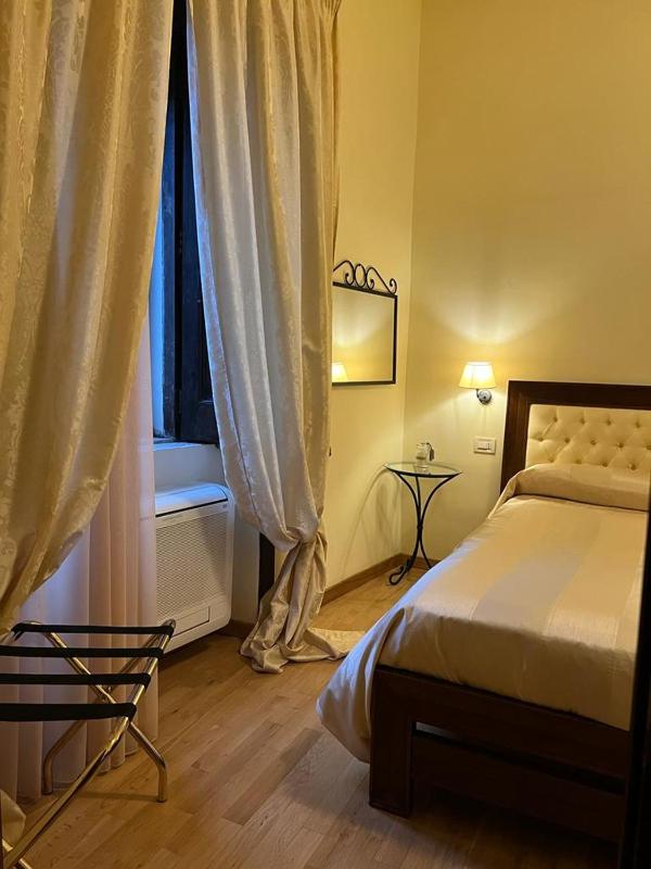 Double Room image 1