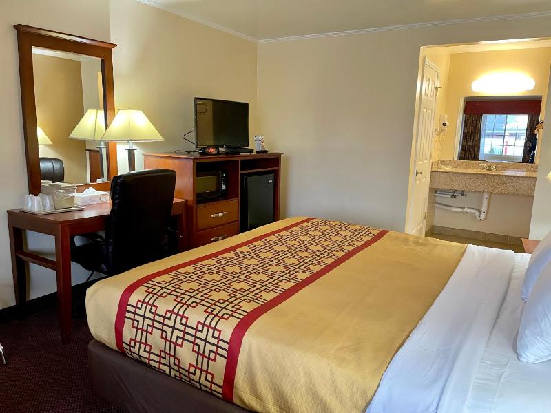 King Room - Non-Smoking image 2