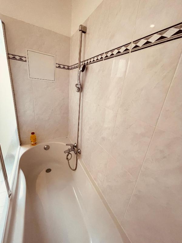 Nice Renting - PAGANINI - Spacious Apartment - 2 BedRooms - King Bed - Bathtub - Heart of Nice - image 12