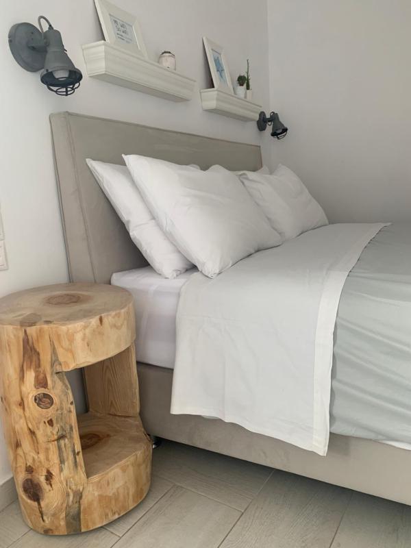 Double Room with Balcony and Sea View image 4