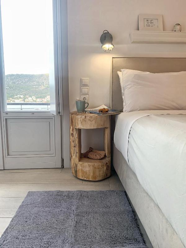 Double Room with Balcony and Sea View image 1