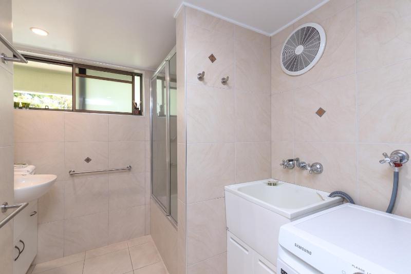 Seascape Holidays - Tropical Reef Apartments - image 6