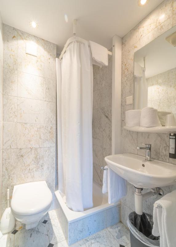 The Guesthouse - image 14