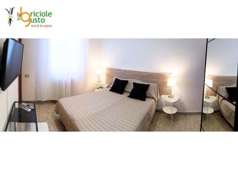 Double or Twin Room with Private Bathroom image 2