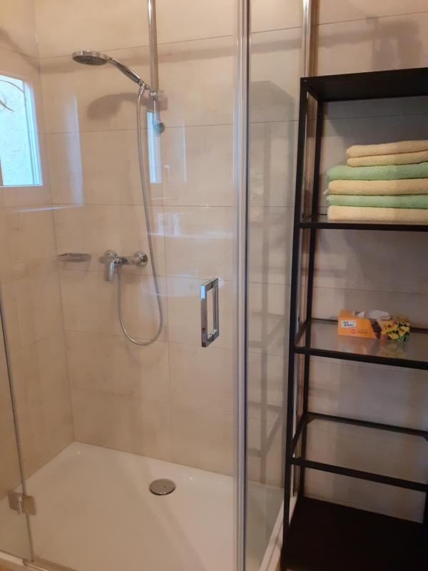 One-Bedroom Apartment with Balcony and Lake View image 3