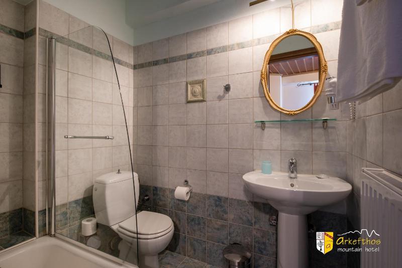 Deluxe Double Room with Balcony image 2