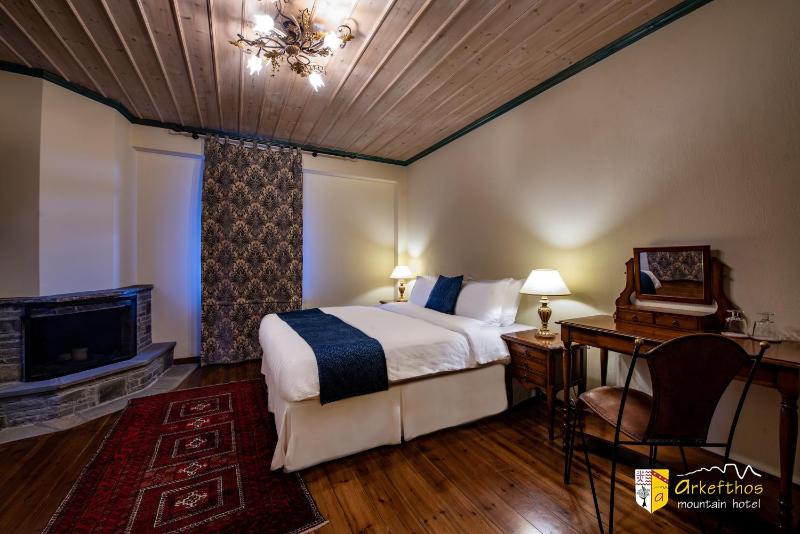 Deluxe Double Room image 4