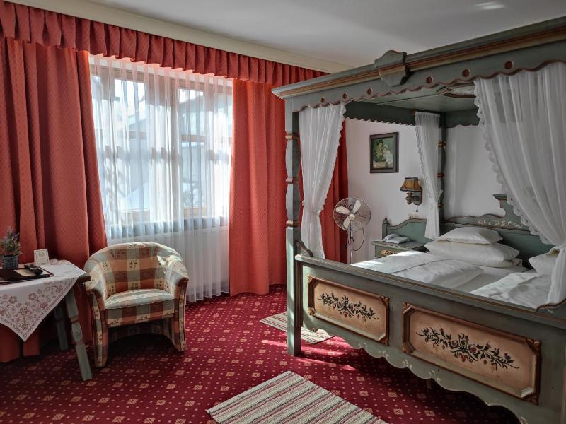 Deluxe Double Room image 3