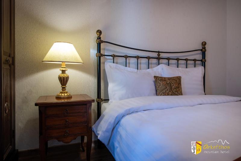 Small Double Room image 4