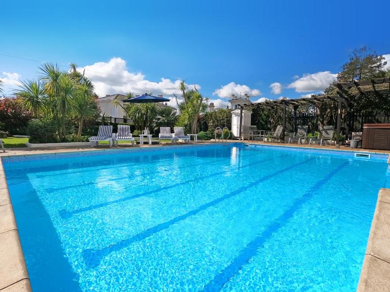 Riviera Lodge Hotel - image 12