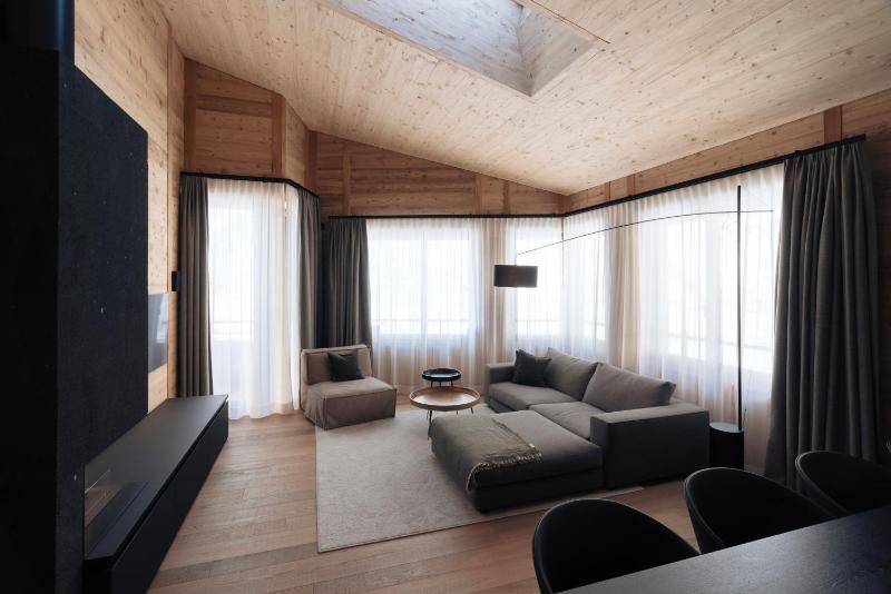 One-Bedroom Premium Apartment image 4