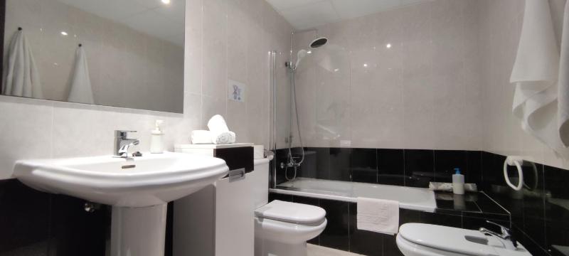 Apartamentos Cala Azul La Móra - image 7
