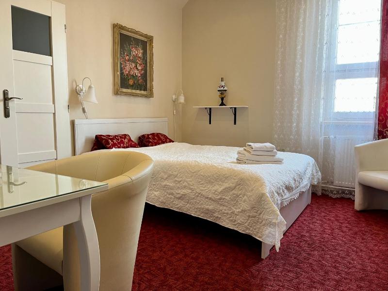 Double or Twin Room image 2