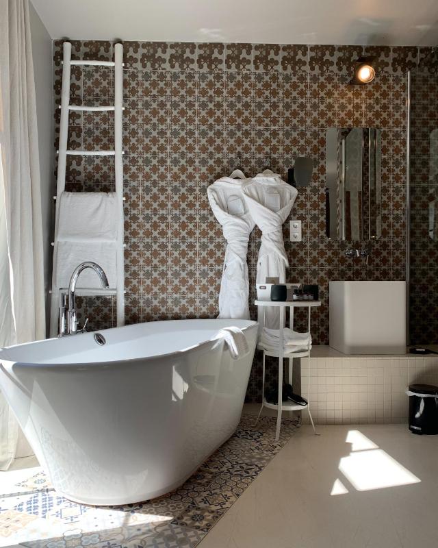 Superior Double Room with Hot Tub image 1