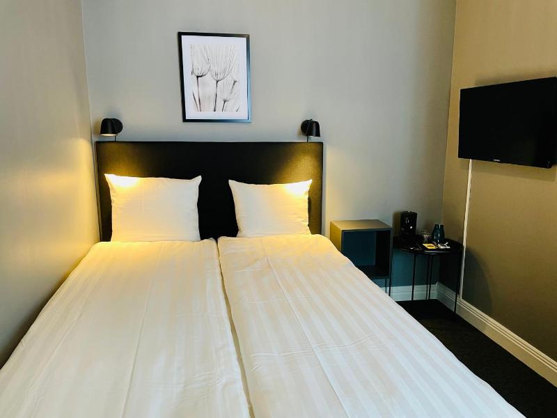 Economy Double Room image 1