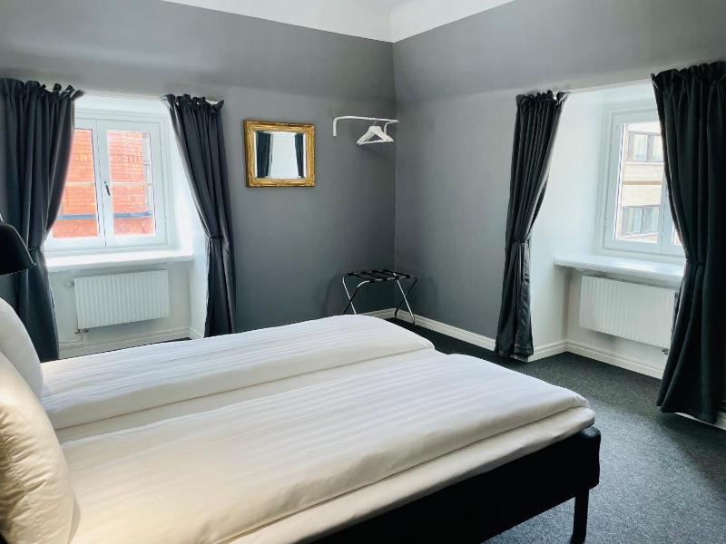 Deluxe Double Room image 3