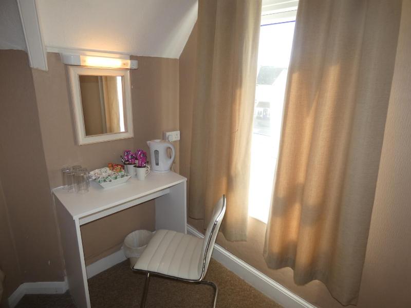 Family Room with Shower (Room Only) image 3