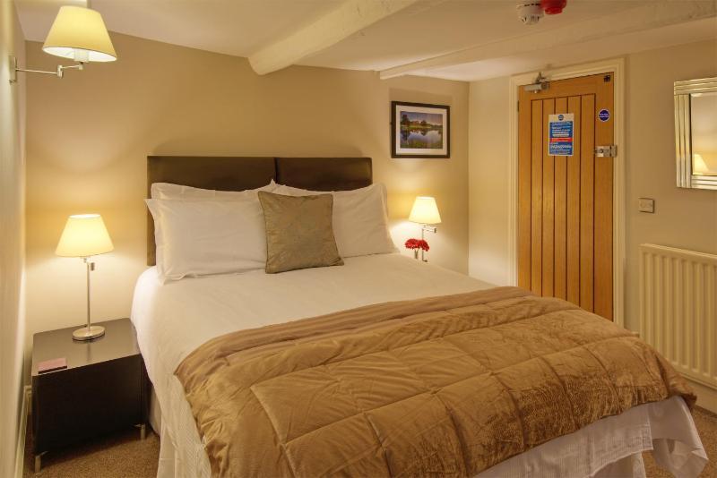 Room 4 - Standard King Ensuite with Shower image 3