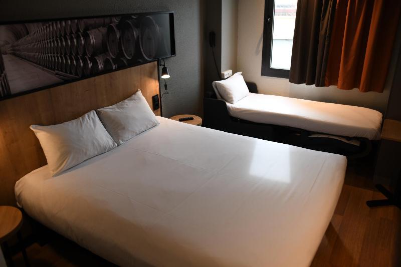 Double Room with Extra Child Bed image 3