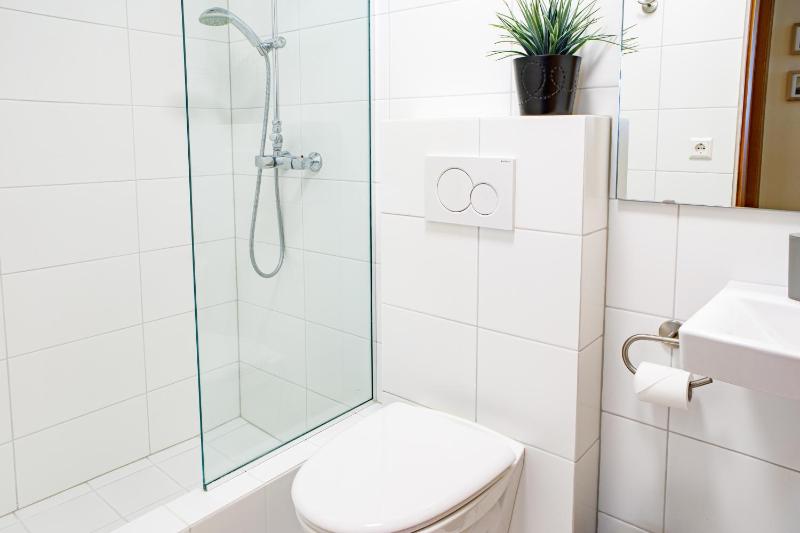 Basic Single Room with Shared Bathroom image 2