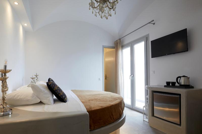 Premium Suite with Outdoor Hot Tub image 1